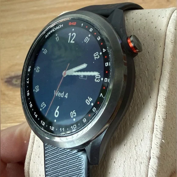 GARMIN Approach S42 GPS Golf Watch. Pre-Owned. Dust Plug. Great Condition. - Picture 2 of 12
